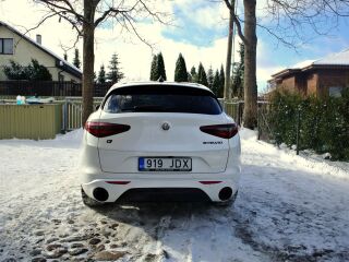Alfa Romeo Stelvio Veloce 2.0 206kW