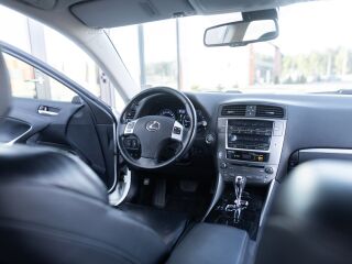 Lexus IS 250 White Pearl Facelift 2.5 153kW