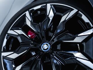 BMW i5 M60 xDrive 127кВ