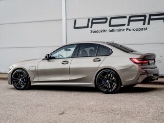 BMW 330 e M-Sport Individual 2.0 215кВ