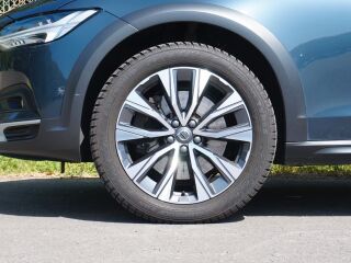 Volvo V90 Cross Country Pro 2.0 173кВ