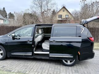 Chrysler Pacifica Platinum pistikhübriid 3.6 214kW