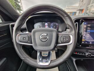 Volvo XC40 R-DESIGN AWD 4x4 HARMAN/KARDON 2.0 R4 110kW