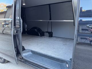Volkswagen Transporter T6.1 L2H1 LONG 2.0 R4 150kW
