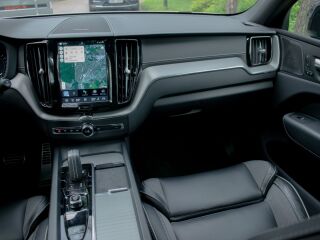 Volvo XC60 AWD R-Design Intelli SAFE Wntr 2.0 B5 AWD MHEV KERS Kerghübriid 183kW