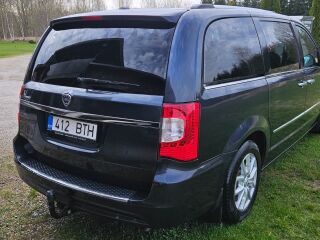 Lancia Voyager Platinum 2.8 R4 130kW