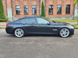 BMW 730 xDrive LCI M-sportpakett Shadowline 3.0 TDI 190кВ