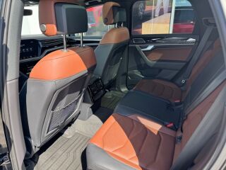 Volkswagen Touareg Elegance 3.0 V6 TDI 170кВ