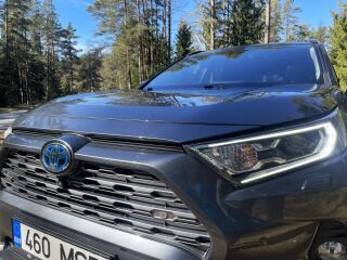 Toyota RAV4 Premium Plus / All Weather / AWD 2.5 131кВ