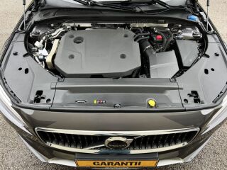 Volvo V90 Cross Country Intelli Safe Pro Luxury AWD MY22 2.0 B5 KERS MILD Kerghübriid 183kW