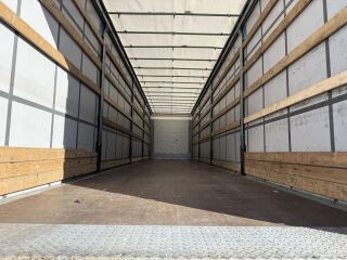Schmitz Semitrailer Curtainsider Standard