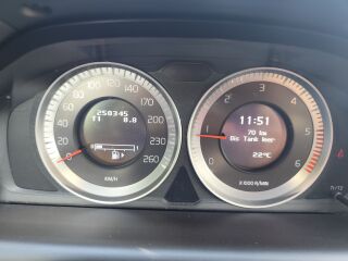 Volvo XC60 MOMENTUM 2.0 R5 D3 120кВ