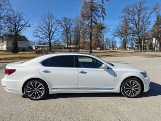 Lexus LS 600h Long Ottoman pakett 5.0 V8 290kW