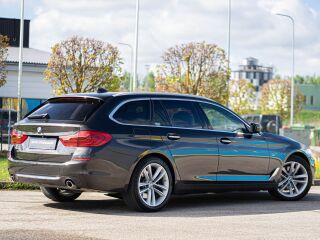 BMW 530 xDrive LuxuryLine 3.0 195kW