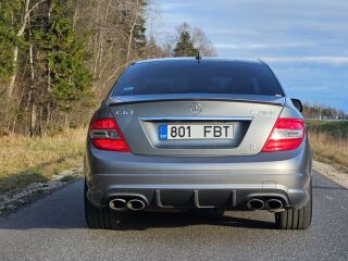 Mercedes-Benz C 63 AMG 6.2 V8 336kW