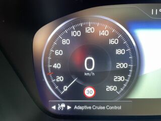 Volvo XC40 R-DESIGN INTELLI SAFE PRO GEARTRONIC RECHARGE 1.5 T5 Twin-Engine PLUG-IN-HYBRID 60 + 132kW