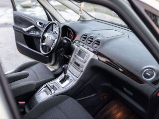 Ford Galaxy Ghia 2.0 103kW