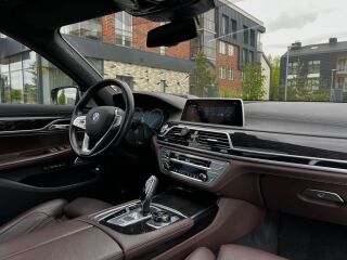 BMW 750 Li xDrive 4.4 330kW