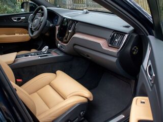 Volvo XC60 AWD B5 Ultimate DARK Intelli PRO Xenium Fullo 2.0 B5 MHEV Kerghübriid 184кВ