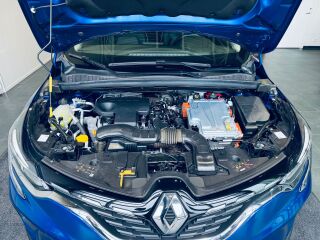Renault Captur Intens E-TECH PLUG-IN 1.6 160hj 117кВ