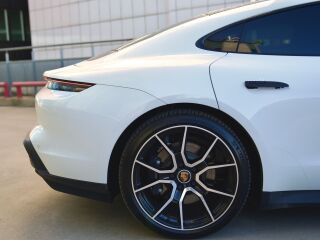 Porsche Taycan 300кВ