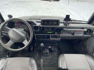 Toyota Land Cruiser 70 2.4 66kW