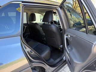 Toyota RAV4 Luxury Plus 2.0 129кВ