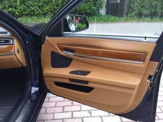 BMW 750 4.4 330kW