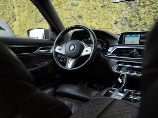 BMW 750 i xDrive M-Sportpakett 4.4 390kW