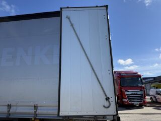 Schmitz Semitrailer Curtainsider Standard