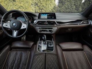BMW 750 i xDrive M-Sportpakett 4.4 390кВ