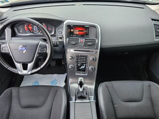 Volvo XC60 Momentum Onyx Black 2.0 D4 140кВ