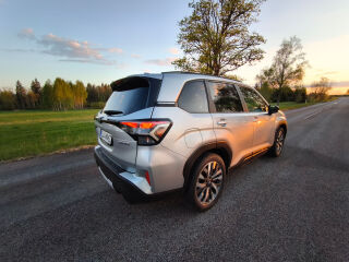 Subaru Forester AWD E-Boxer LIMITED CVT 2.0 100kW