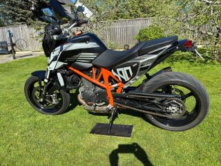 KTM 690 Duke KTM Duke 690 / Akrapovic / stunt-track bi LC4 50kW