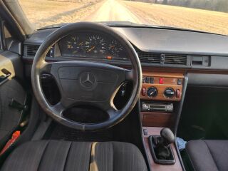 Mercedes-Benz 250 2.5 R4 66kW