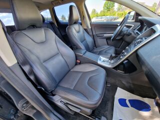 Volvo XC60 SUMMUM CITY SAFETY 4X4 AWD 2.4 R5 D5 120kW