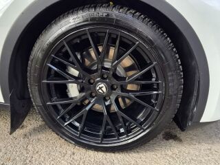 Tesla Model Y Long Range  Dual Motor  AWD  378kW 153kW