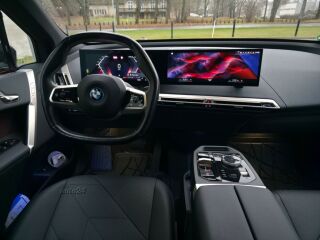BMW iX xDrive 40 M-Pakett Autopilot 240кВ