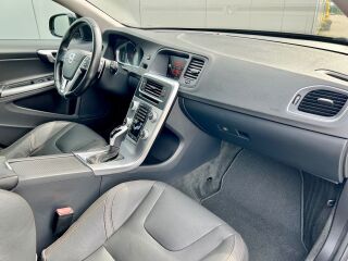 Volvo V60 Cross Country AWD Summum 2.4 D4 140кВ