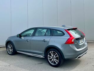 Volvo V60 Cross Country AWD Summum 2.4 D4 140кВ