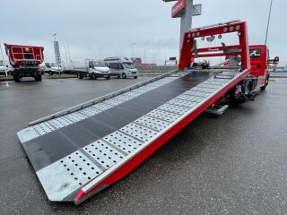 Iveco Daily 70C18H/P Tevor puksiirauto 3.0 129kW