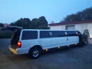 Lincoln Navigator Stretch Limousine 5.4
