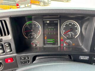 Scania R520 8x4*4 382кВ