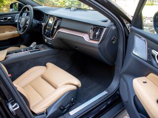 Volvo V60 Cross Country MY24 ULTIMATE BRIGHT Xenium Full 2.0 B4 MHEV Kerghübriid Polestar 145kW