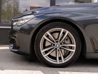 BMW 750 i xDrive M-Sportpakett 4.4 330kW