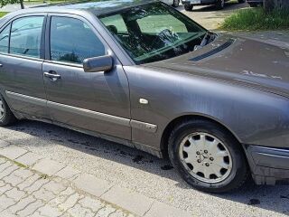 Mercedes-Benz E 290 2.9 95kW