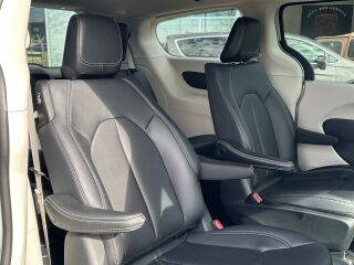 Chrysler Pacifica Select NEW 3.6 V6 Pentastar 162kW