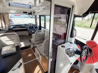 Quicksilver Pilothouse 755 300kW