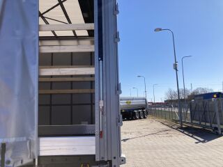 Kögel SN24 TIR Tõstetava katusega