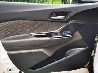 Toyota C-HR Luxury Plus NAVI Crossover FL Hybrid FWD 1.8 Dynamic Force Elekter 37 kW + 72kW